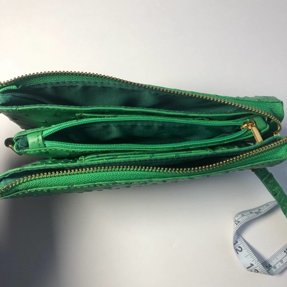 WRISTLET /CLUTCH /SMALL WALLET PURSE TONS OF POCKETS/STORAGE FOR A SMALL BAG - Picture 8 of 8